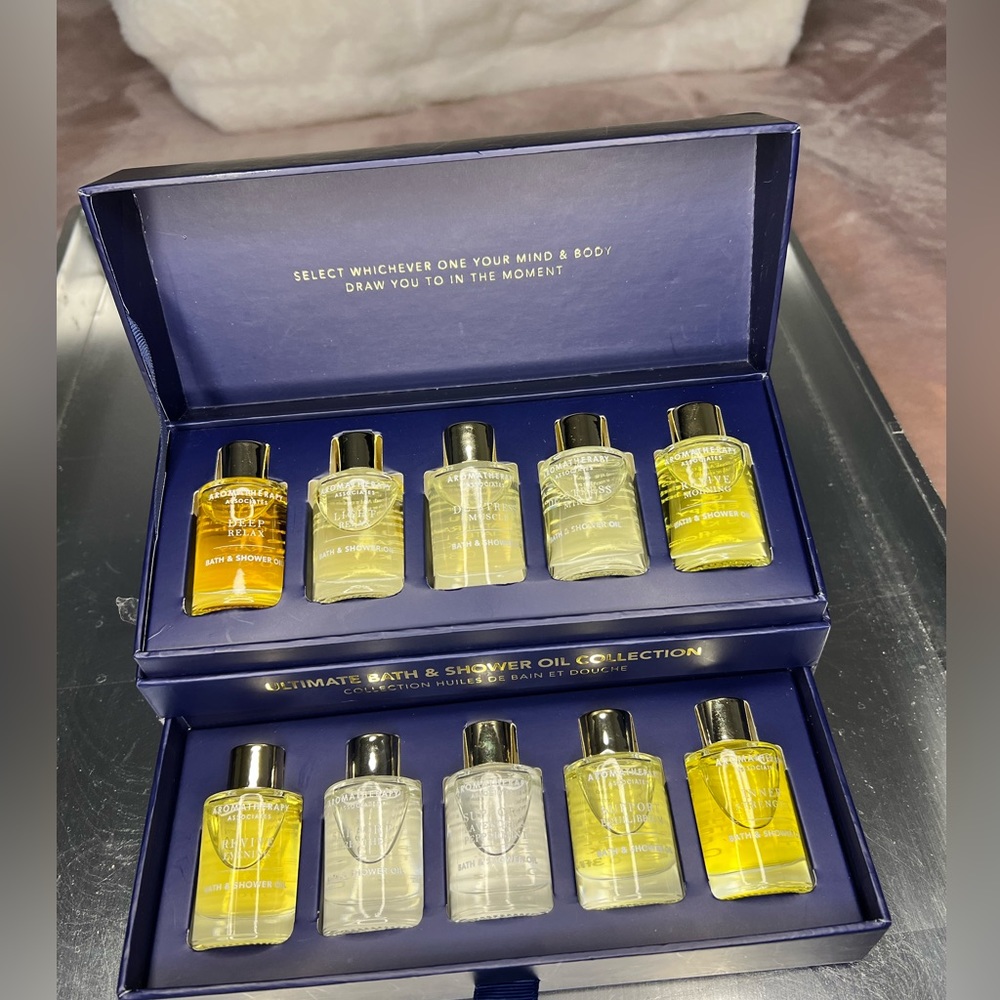 ❌SOLD❌Aromatherapy Associates oils